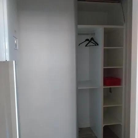 Daire Ap 4 Alice Near Vridlo Collonade